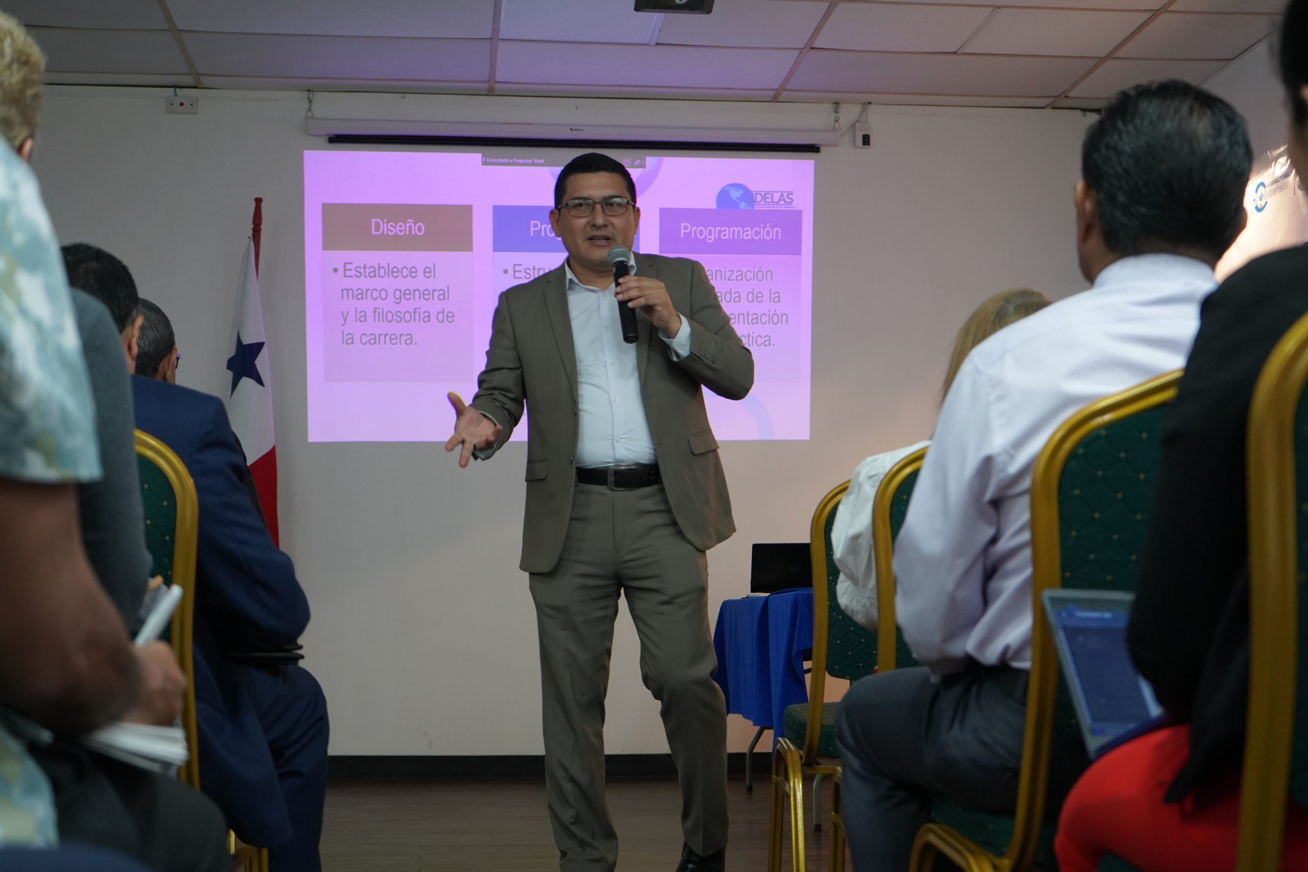 Conversatorio sobre los Mecanismos para la Elaboración y Actualización de Diseño de Ofertas Académicas