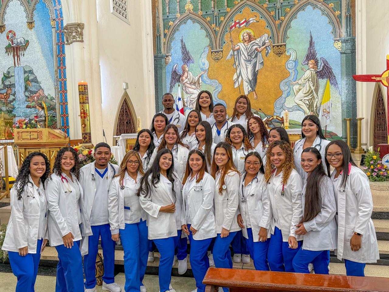 Realizan imposición de batas para estudiantes de Terapia Respiratoria