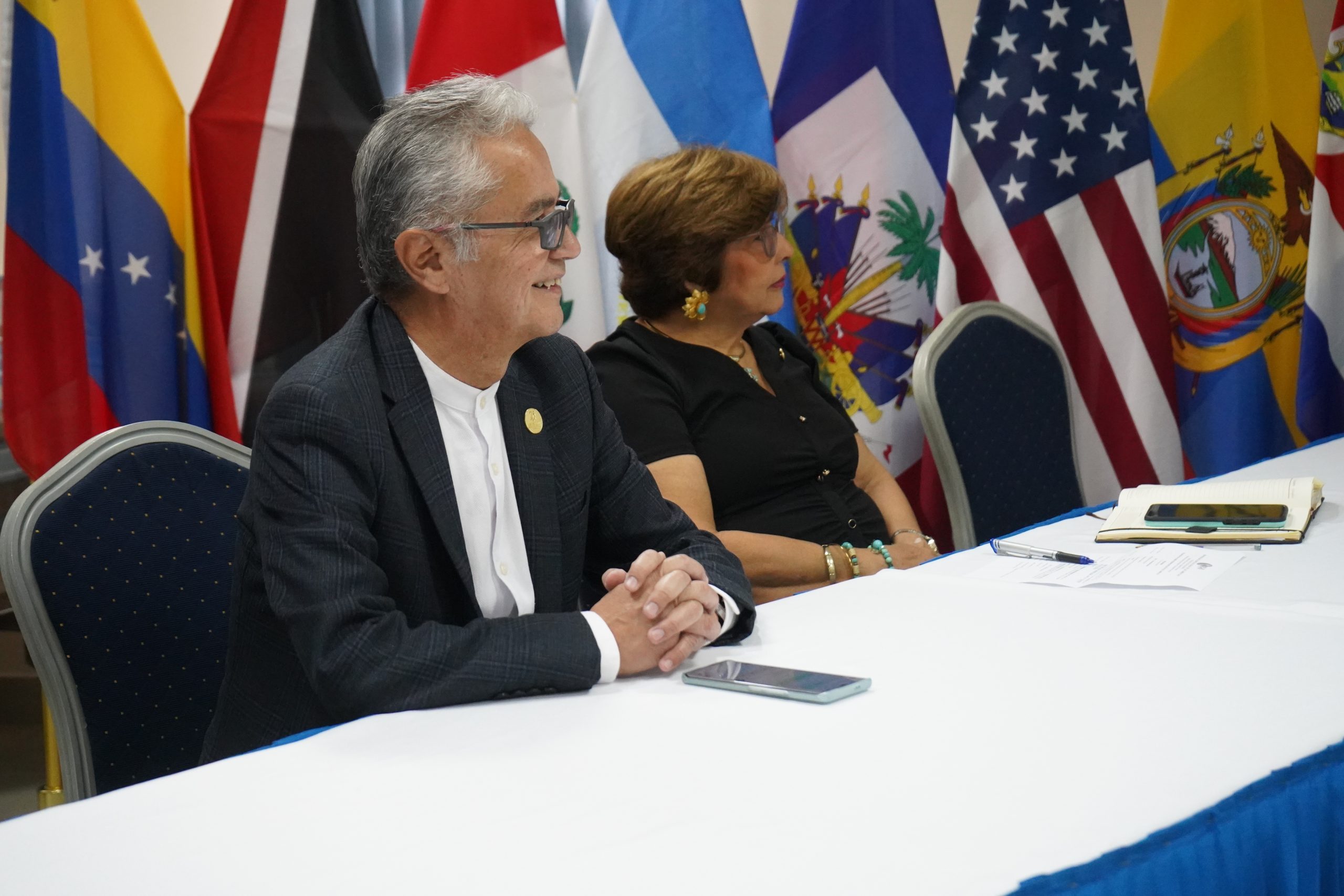 Realizan taller práctico sobre Internacionalización del Currículo para docentes y administrativos