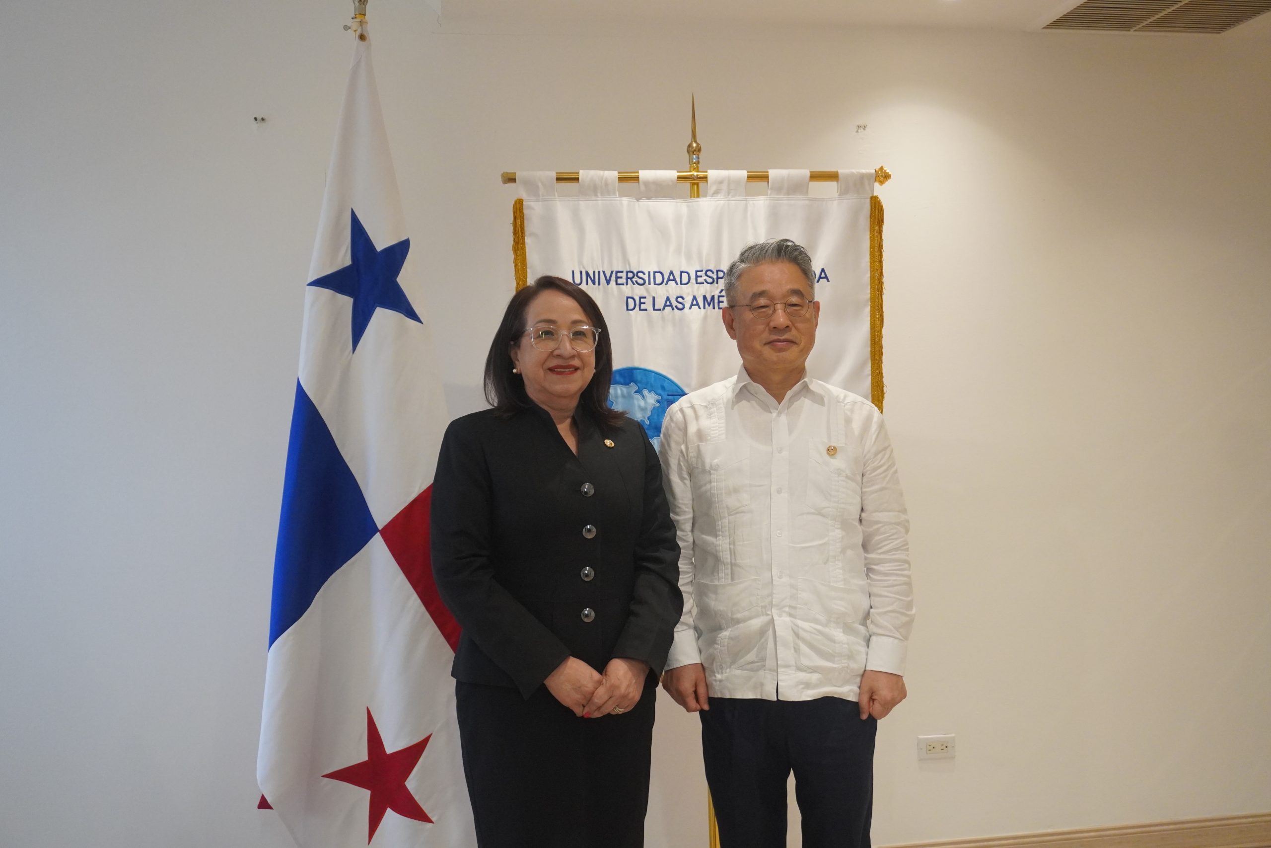 UDELAS crea vínculos académicos y culturales con la Embajada de Corea.