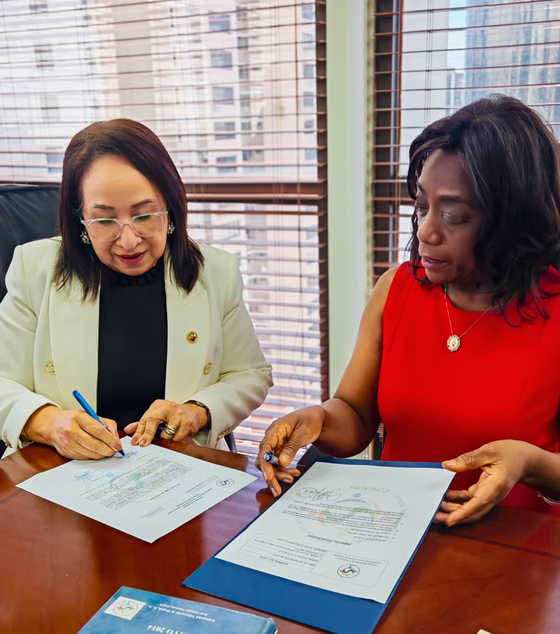 CONEAUPA juramenta a la Rectora de la UDELAS, Dra. Nicolasa Terreros Barrios