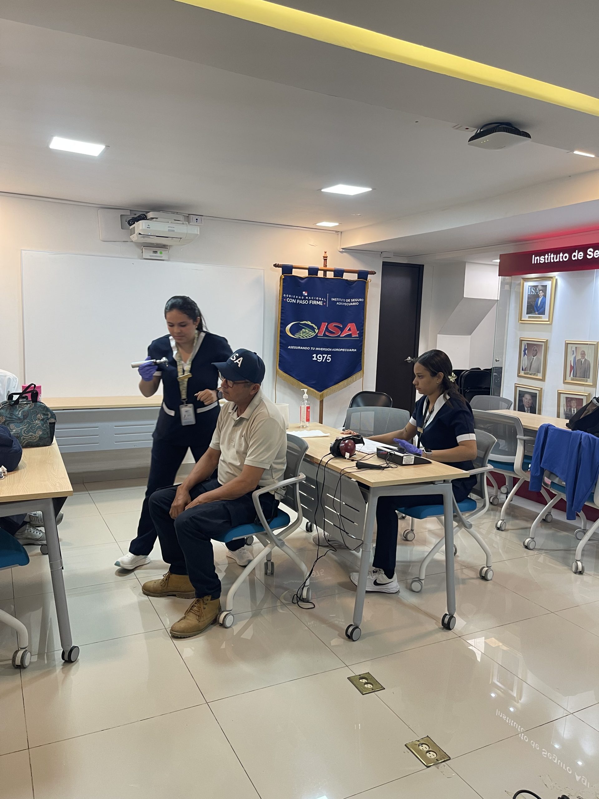 Estudiantes en práctica profesional realizaron tamizajes y evaluaciones al personal del Instituto de Seguro Agropecuario