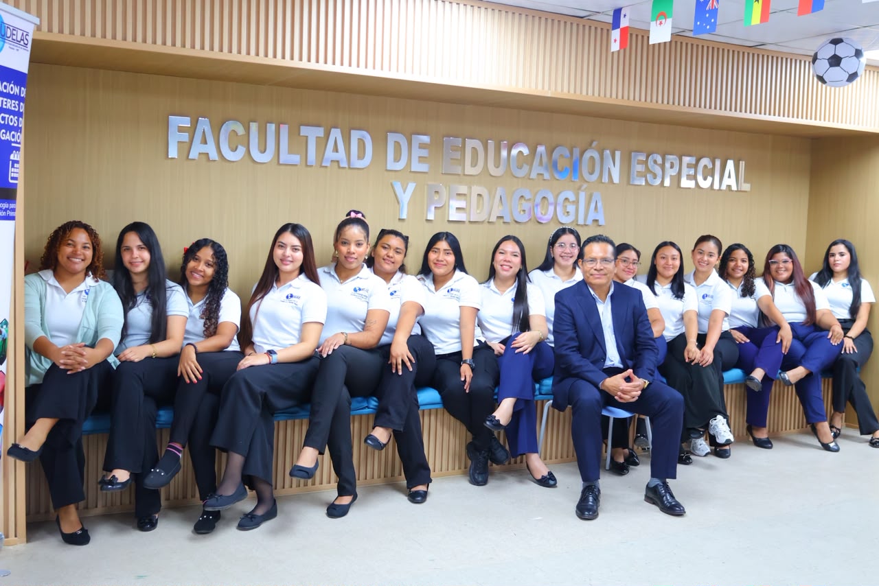 Estudiantes de Pedagogía de UDELAS presentan avances de sus investigaciones en exposición de pósteres científicos