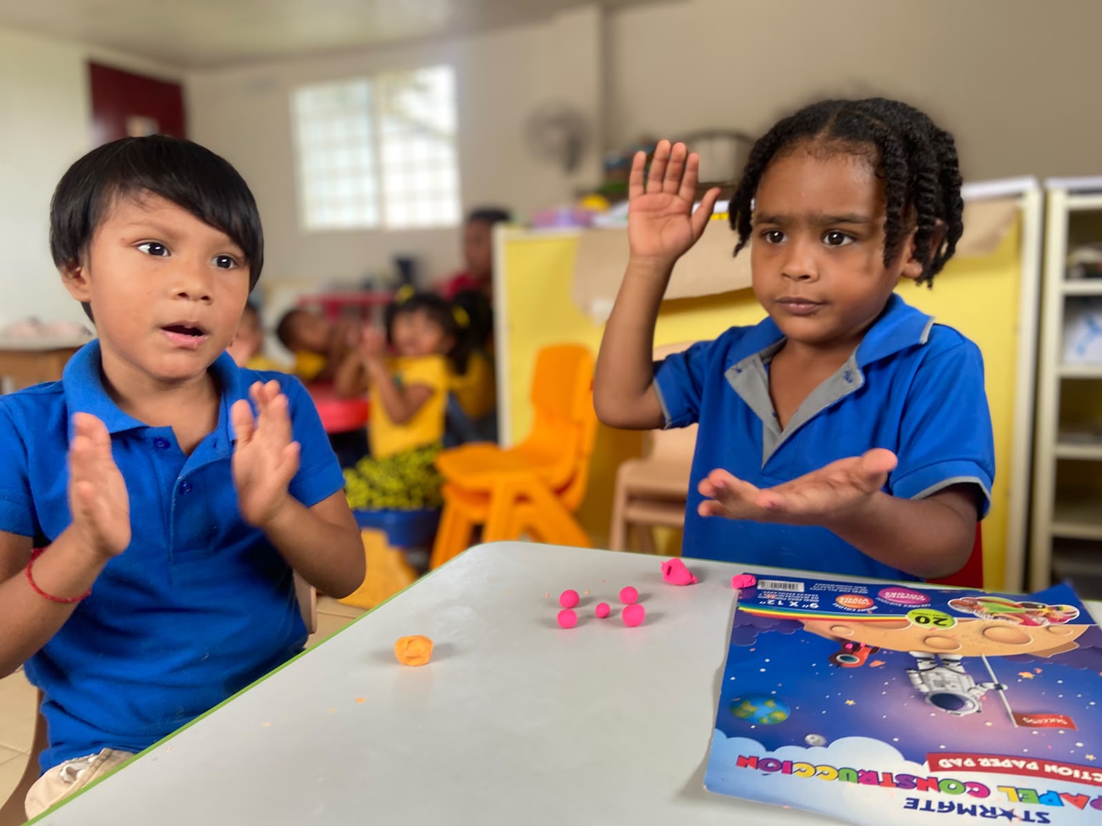 Niños del CAIPI Brisas del Chumical reciben meriendas nutritivas gracias a UDELAS