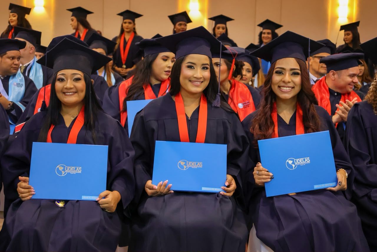 UDELAS gradúa a 245 profesionales en Azuero; un 75 por ciento de los egresados son mujeres