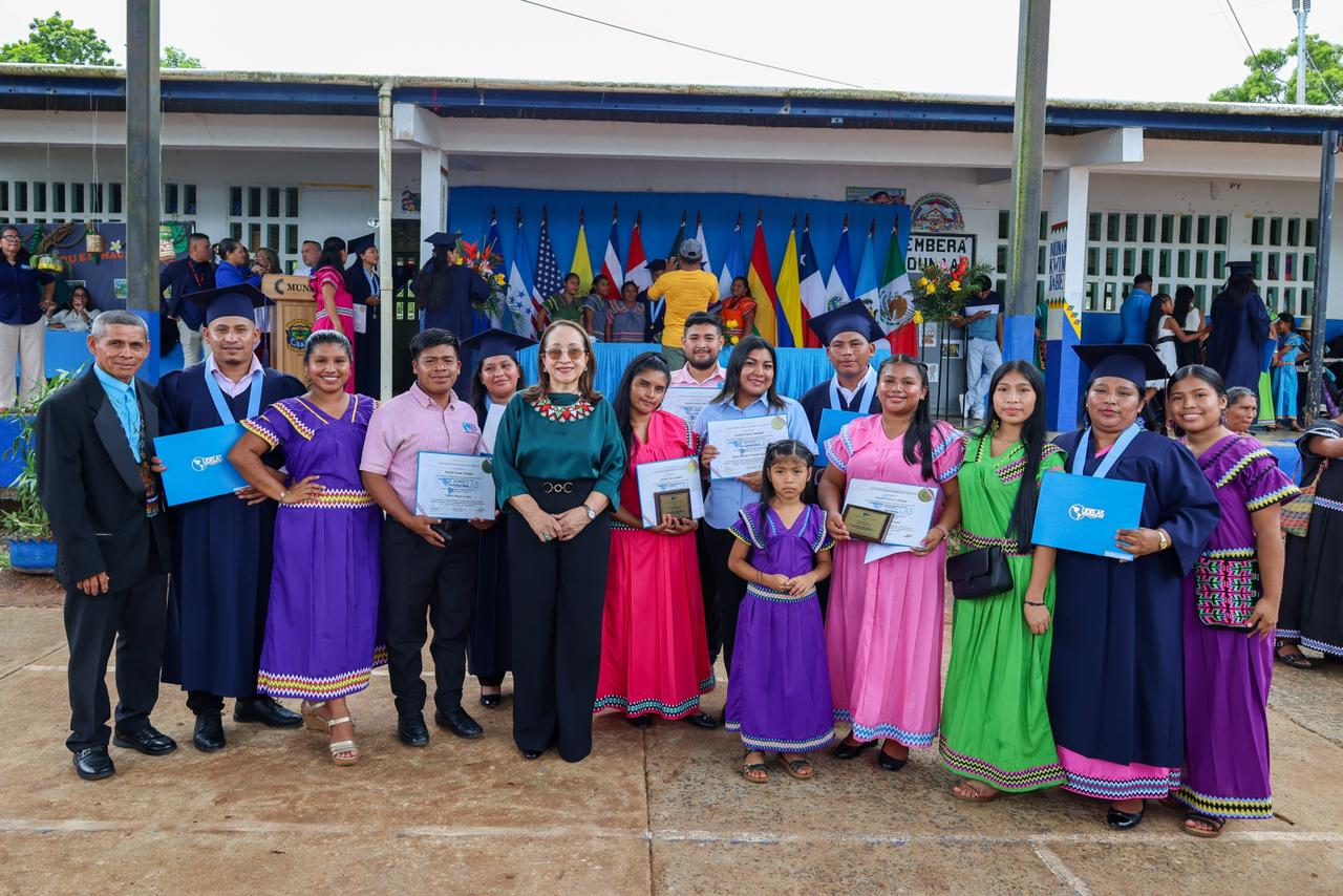 82 nuevos profesionales reciben sus títulos en la comarca Ngäbe-Buglé